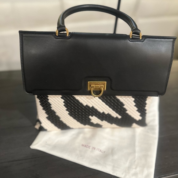 AUTHENTIC Salvatore Ferragamo Trifoluo Top Handle Bag Woven Leather Medium - Picture 9 of 16